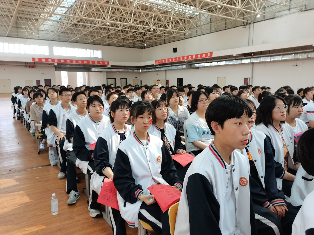 致敬百年路 起航新征程——高一A级部庆祝建党100周年的主题朗诵比赛