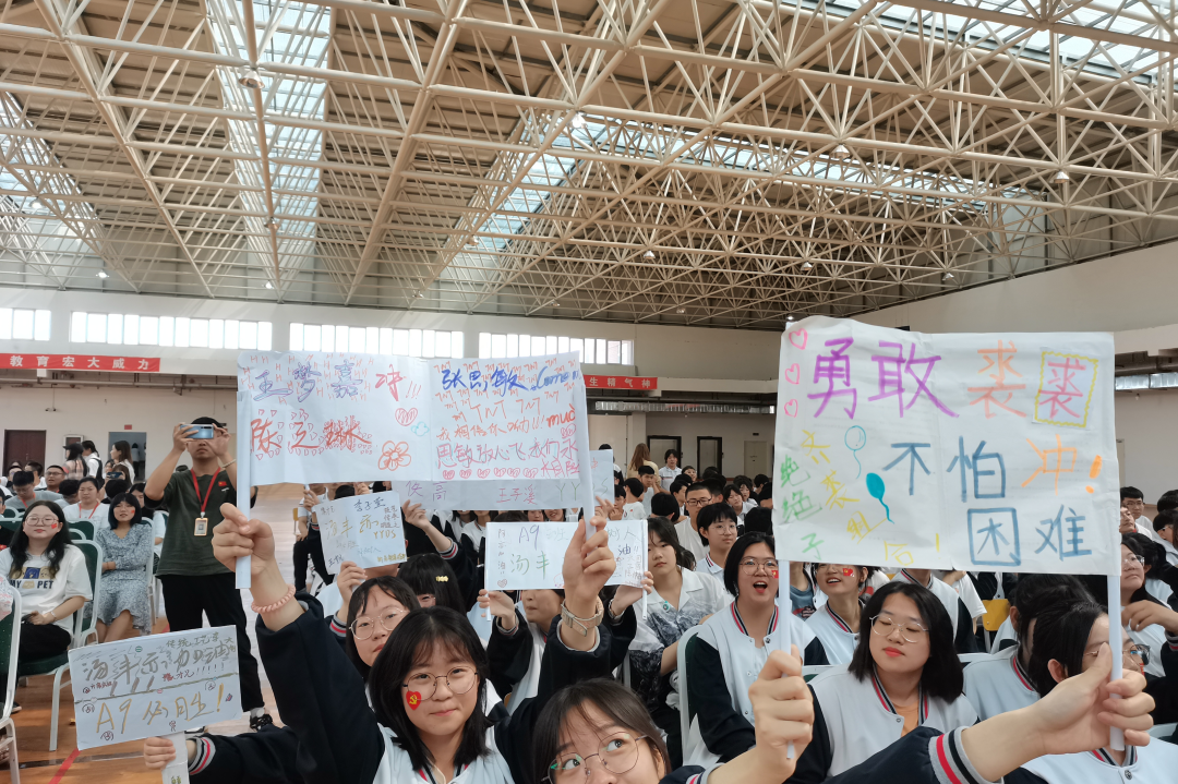 致敬百年路 起航新征程——高一A级部庆祝建党100周年的主题朗诵比赛