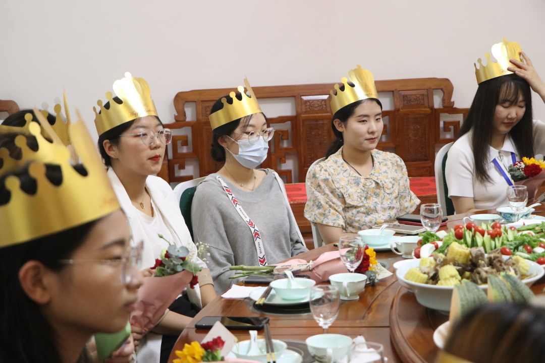 浓浓温情暖人心——唐山市曹妃甸区中恒高级中学教师集体生日会