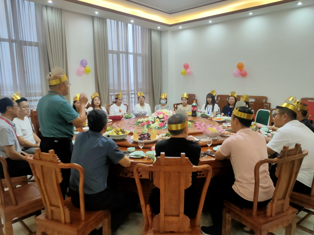 浓浓温情暖人心——唐山市曹妃甸区中恒高级中学教师集体生日会