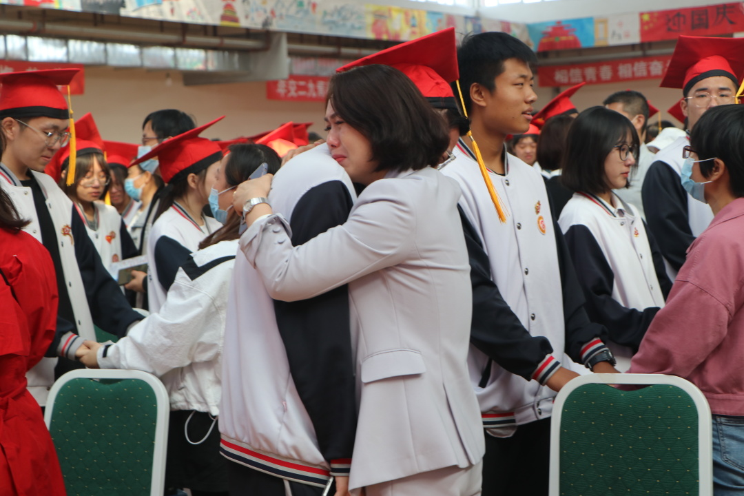 逐梦青春心向党 感恩家国勇担当——中恒高级中学高三年级成人礼纪实