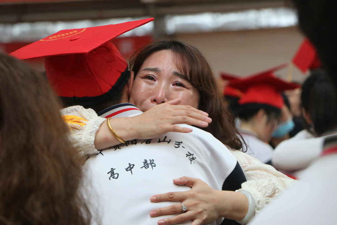 逐梦青春心向党 感恩家国勇担当——中恒高级中学高三年级成人礼纪实