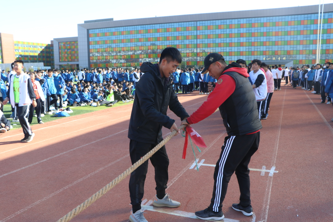 一绳之间 相决高下——中恒高级中学高一年级拔河比赛