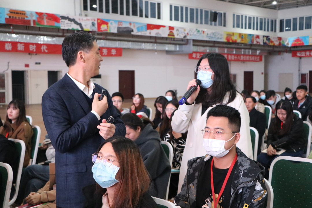 立德树人  做新时代的“大先生”——《德育报》社社长、总编辑张国宏先生莅临我校作报告