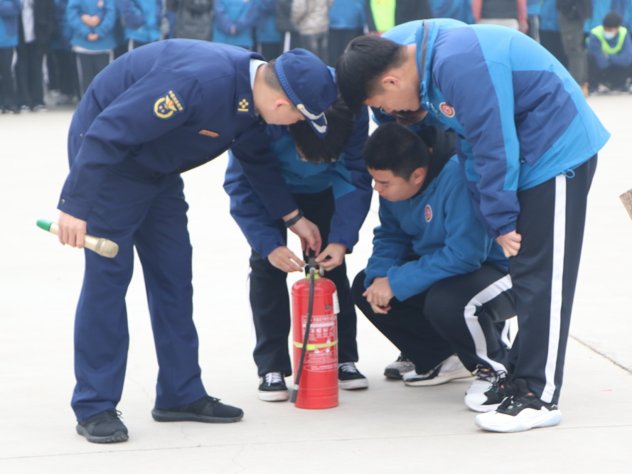 消防搞演练 防患保安宁——中恒高级中学进行消防安全演练活动