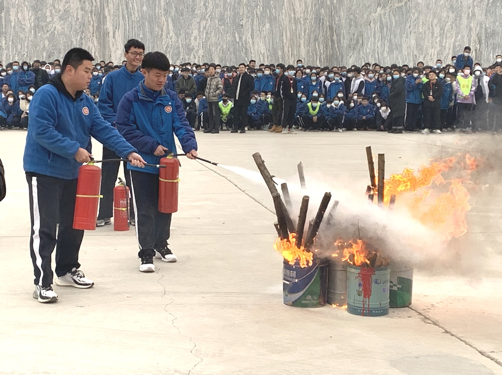 消防搞演练 防患保安宁——中恒高级中学进行消防安全演练活动