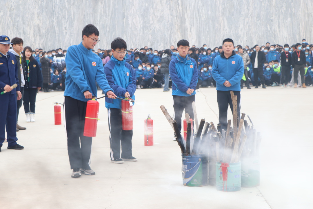 消防搞演练 防患保安宁——中恒高级中学进行消防安全演练活动