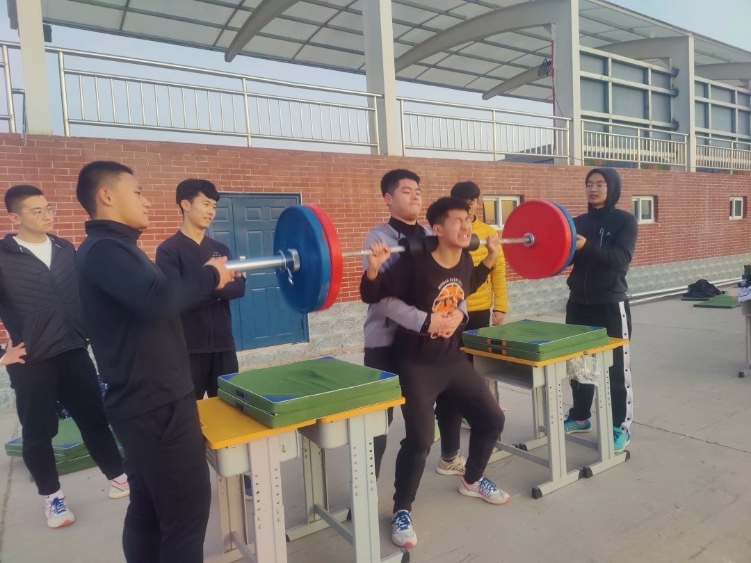 致体育生——中恒高级中学高三年级体育生日常纪实