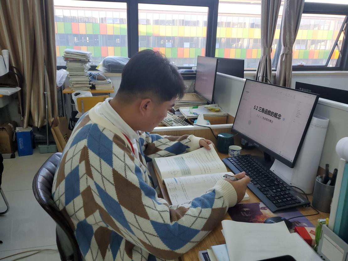 我爱我师——中恒中学高一年级优秀教师系列报道之姚昊老师