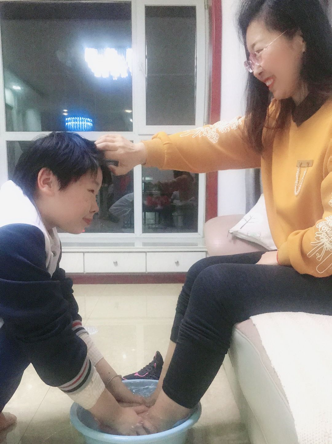 敬老孝亲颂家风  孝亲为先弘美德