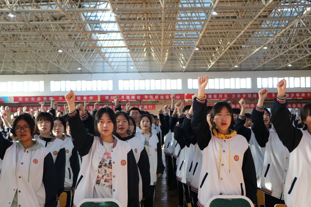 风好正是扬帆时  奋楫逐浪天地宽